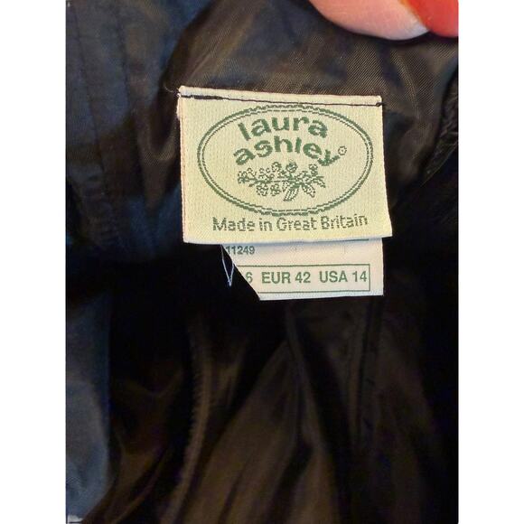 Vintage Laura Ashley Green Velvet and Taffeta Dress - Size 14 - Picture 2 of 16